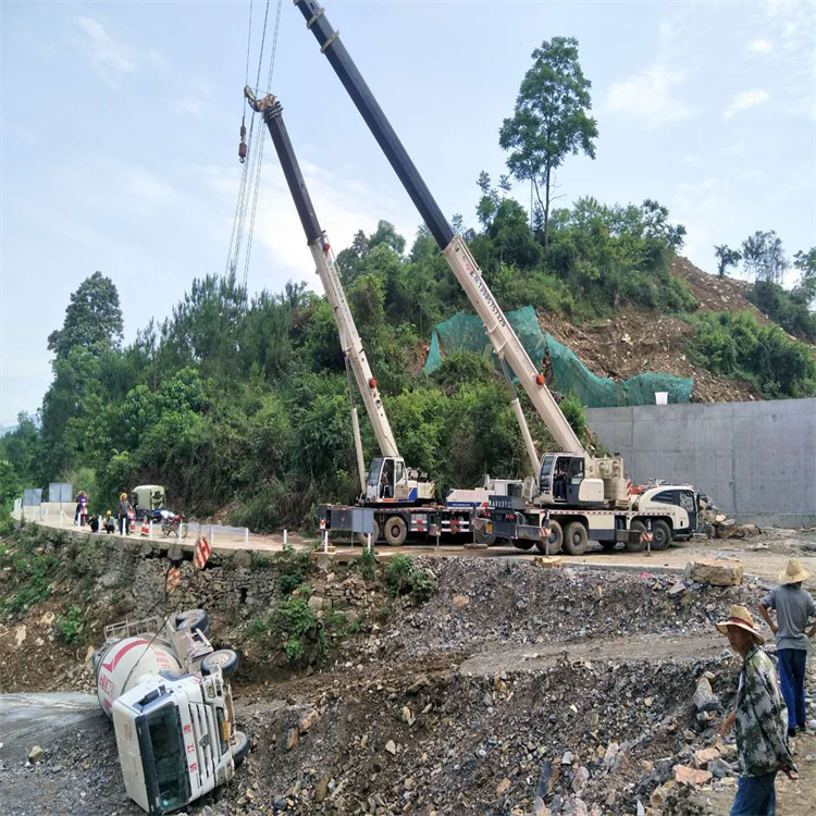 高安汽车掉沟里叫吊车救援要多少钱
